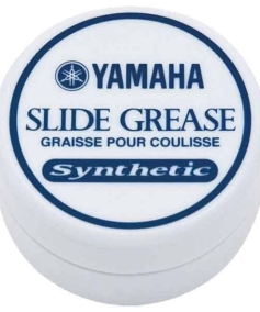 Yamaha Slide Grease (Soft) ขี้ผึ้งทาท่อสไลด์ ตลับ 10 กรัม ยามาฮ่า แบบอ่อนในตลับ ใช้สำหรับบำรุงรักษาท่อสไลด์ ช่วยหล่อลื่นให้เลื่อนไปมาได้อย่างลื่นไหล ไม่ติดขัด ป้องกันอากาศเข้า และการสึกกร่อนบริเวณเชื่อมต่อ ทาขี้ผึ้งทาท่อสไลด์ลงบนท่อเทียบเสียงหรือส่วนที่สไลด์ไปมาเพื่อการเคลื่อนที่ที่ราบรื่น นอกจากนี้ ขี้ผึ้งยังช่วยป้องกันอากาศเข้าได้ดีขึ้น ในขณะเดียวกันก็ช่วยป้องกันการสึกหรอและการกัดกร่อนด้วย